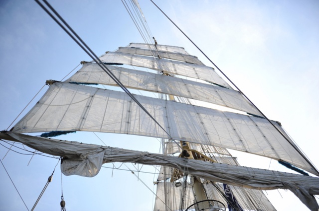 Żaglowce, które ścigały się w regatach The Tall Ships Races, opuściły Szczecin. Fot. Łukasz Szełemej [Radio Szczecin] Finał finału. Szczecin pożegnał flotyllę TTSR [NOWE, ZDJĘCIA, WIDEO, RELACJE]