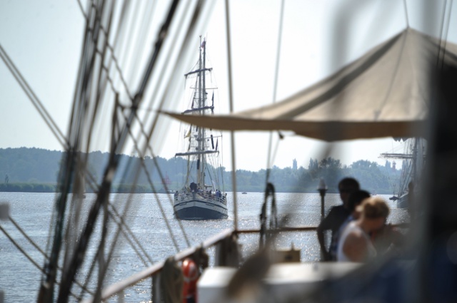 Żaglowce, które ścigały się w regatach The Tall Ships Races, opuściły Szczecin. Fot. Łukasz Szełemej [Radio Szczecin] Finał finału. Szczecin pożegnał flotyllę TTSR [NOWE, ZDJĘCIA, WIDEO, RELACJE]