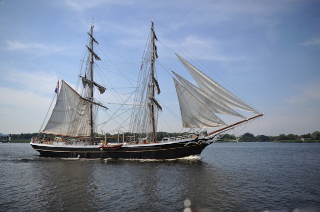 Żaglowce, które ścigały się w regatach The Tall Ships Races, opuściły Szczecin. Fot. Łukasz Szełemej [Radio Szczecin] Finał finału. Szczecin pożegnał flotyllę TTSR [NOWE, ZDJĘCIA, WIDEO, RELACJE]