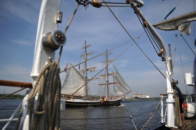 Żaglowce, które ścigały się w regatach The Tall Ships Races, opuściły Szczecin. Fot. Łukasz Szełemej [Radio Szczecin] Finał finału. Szczecin pożegnał flotyllę TTSR [NOWE, ZDJĘCIA, WIDEO, RELACJE]