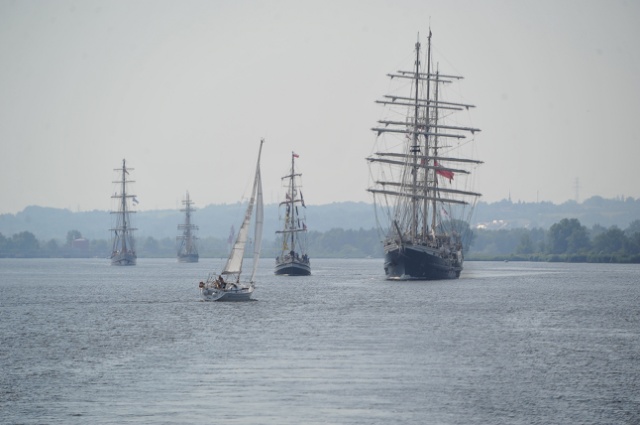 Żaglowce, które ścigały się w regatach The Tall Ships Races, opuściły Szczecin. Fot. Łukasz Szełemej [Radio Szczecin] Finał finału. Szczecin pożegnał flotyllę TTSR [NOWE, ZDJĘCIA, WIDEO, RELACJE]