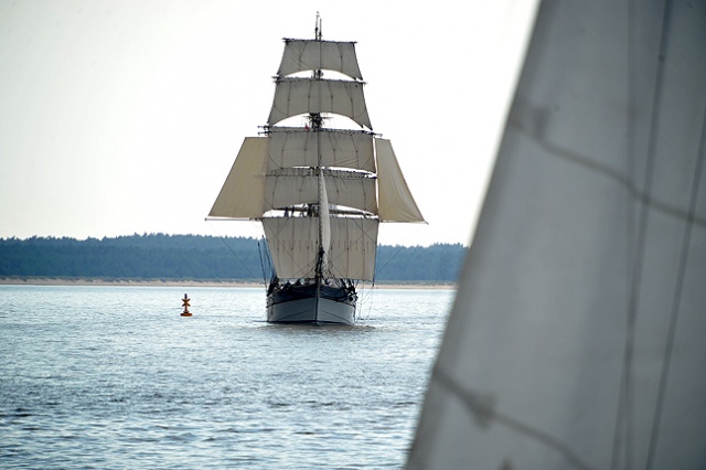 Parada żaglowców na Bałtyku to ostatni punkt tegorocznego finału regat The Tall Ships Races. Fot. Łukasz Szełemej [Radio Szczecin] Wielki finał na pełnym morzu [ZDJĘCIA, WIDEO]