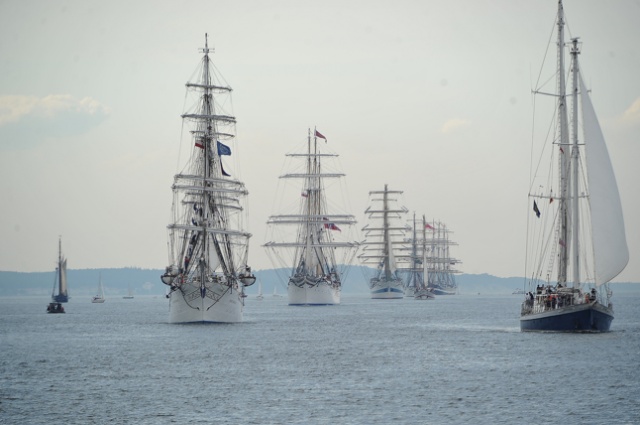 Parada żaglowców na Bałtyku to ostatni punkt tegorocznego finału regat The Tall Ships Races. Fot. Łukasz Szełemej [Radio Szczecin] Wielki finał na pełnym morzu [ZDJĘCIA, WIDEO]