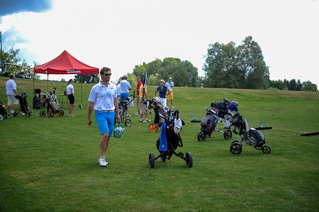 Celebryci w Binowie. Fot. Łukasz Szełemej [Radio Szczecin] Znane twarze na polu golfowym w Binowie [ZDJĘCIA, WIDEO]