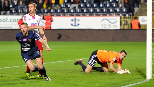 Pogoń Szczecin rozgromiła 4:0 Piasta Gliwice w meczu piłkarskiej ekstraklasy. Fot. Łukasz Szełemej [Radio Szczecin] Totalna dominacja Pogoni. Hat-trick Robaka [ZDJĘCIA, RELACJA, WIDEO]