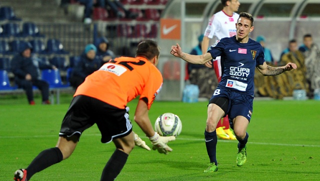 Pogoń Szczecin rozgromiła 4:0 Piasta Gliwice w meczu piłkarskiej ekstraklasy. Fot. Łukasz Szełemej [Radio Szczecin] Totalna dominacja Pogoni. Hat-trick Robaka [ZDJĘCIA, RELACJA, WIDEO]