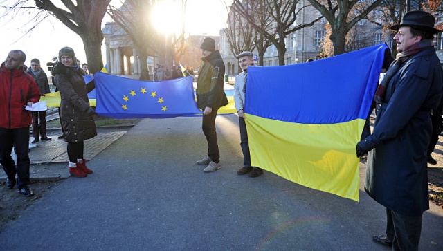 Fot. Łukasz Szełemej [Radio Szczecin] "Ukraina chce do Europy". Demonstracja w Szczecinie [ZDJĘCIA, WIDEO]