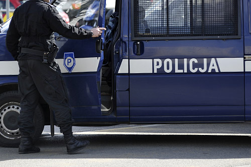 Polacy wręczają koperty rzadziej, ale sumy są znacznie wyższe niż kiedyś. Jak wynika z policyjnych statystyk, przestajemy przymykać oko na próby przekupstwa. Liczba spraw korupcyjnych spada.