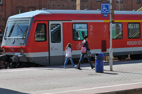 Polskie i niemieckie koleje razem przygotują planowaną modernizację linii Szczecin-Berlin. Spółka PKP S.A. podpisała właśnie porozumienie z niemieckim przewoźnikiem DB Netz AG. Obie zarządzają infrastrukturą dworcową i kolejową.