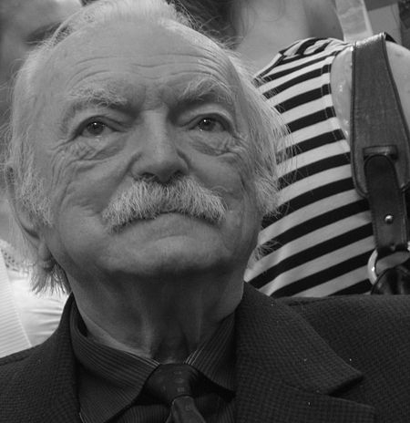 Nie żyje Edmund Niziurski - twórca książek dla młodzieży. Autor Księgi urwisów, Sposobu na Alcybiadesa i Niewiarygodnych przygód Marka Piegusa zmarł w środę w Warszawie. Miał 88 lat.