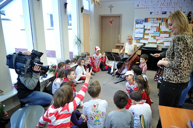 Lekcja muzyki. Fot. Łukasz Szełemej [Radio Szczecin] Nietypowe lekcje muzyki dla dzieci [ZDJĘCIA]