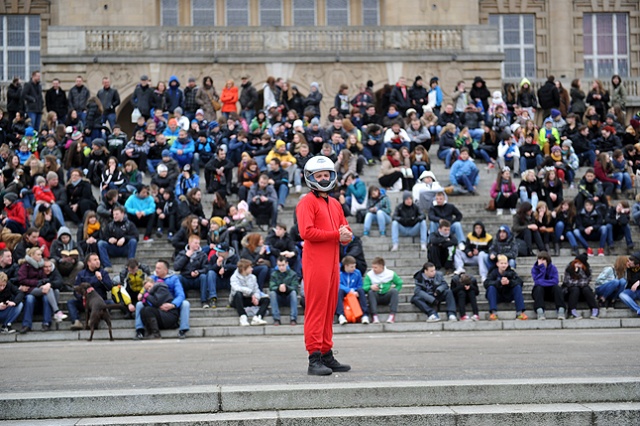 Studenci, uczniowie, a także całe rodziny z dziećmi - w sumie kilkaset osób wzięło udział w szczecińskiej wersji Harlem Shake. Fot. Łukasz Szełemej [Radio Szczecin] Szał na Wałach. Zatańczyli do Harlem Shake [ZDJĘCIA, WIDEO]