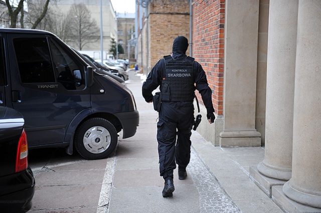 Trzy osoby usłyszały zarzuty o korupcję - trwają przesłuchania kolejnych zatrzymanych w Szczecinie przez Centralne Biuro Antykorupcyjne. Fot. Łukasz Szełemej [Radio Szczecin] Zarzuty korupcyjne dla restauratora i jego syna [NOWE, ZDJĘCIA]