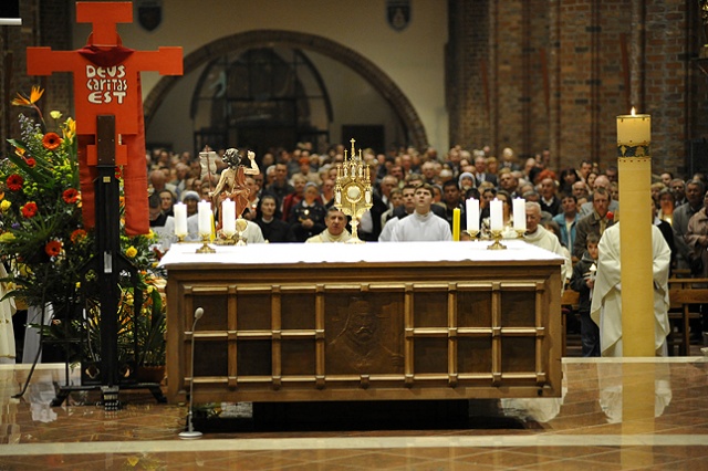 Dziś u chrześcijan zachodnich Wielka Sobota, która jest dniem ciszy i oczekiwania na Zmartwychwstanie. Fot. Łukasz Szełemej [Radio Szczecin] Wielka Sobota - cisza i oczekiwanie [ZDJĘCIA]