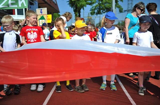 Ponad 600 szczecińskich przedszkolaków wzięło udział w zawodach sportowych. Fot. Łukasz Szełemej [Radio Szczecin] Było jak na prawdziwych igrzyskach [ZDJĘCIA]