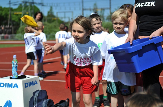 Ponad 600 szczecińskich przedszkolaków wzięło udział w zawodach sportowych. Fot. Łukasz Szełemej [Radio Szczecin] Było jak na prawdziwych igrzyskach [ZDJĘCIA]