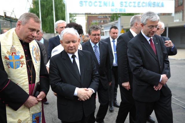 O zniszczenie szczecińskiej stoczni oskarżył Leszka Millera i Donalda Tuska prezes PiS Jarosław Kaczyński. Fot. Łukasz Szełemej [Radio Szczecin] Kaczyński w Szczecinie: To oni zniszczyli stocznię [NOWE, ZDJĘCIA, WIDEO]