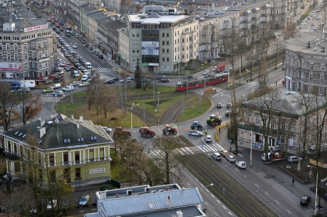 Rolnicy są niezadowoleni z realizacji przez rząd ich postulatów. Fot. Łukasz Szełemej [Radio Szczecin] Wiemy kiedy ciągniki wjadą do Szczecina [DUŻO ZDJĘĆ]