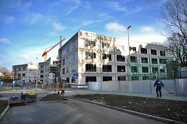 Kolejne kłopoty na budowie szczecińskiego Technoparku. Kilka dni temu informowaliśmy, że bankrutuje jeden z dwóch głównych wykonawców tej inwestycji. Teraz okazuje się, że kryzys w branży budowlanej dotknął drugą firmę - Tembud Bis. Jest ryzyko, że bank nie przedłuży jej umowy kredytowej, bo wycofuje się z finansowania tej branży.