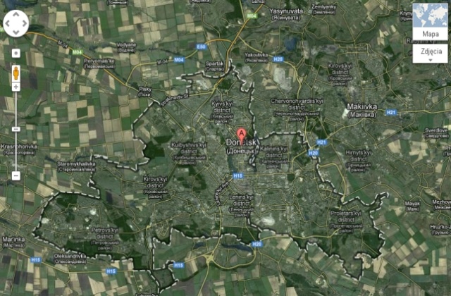 Pięć osób nie żyje, a 12 jest rannych. Podczas awaryjnego lądowania turbośmigłowy AN-24 zjechał z pasa i rozpadł się na dwie części.