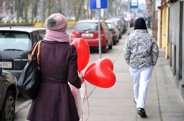 Na Walentynki Polacy coraz częściej kupują gadżety erotyczne - wynika z danych serwisu aukcyjnego Allegro, do których dotarł portal Newseria.pl.