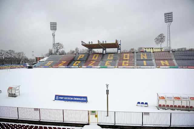 18 tysięcy nowych krzesełek jest już na stadionie Pogoni Szczecin przy Twardowskiego. Ekipy budowlane uporały się z wymianą siedzisk w niecałe dwa miesiące.