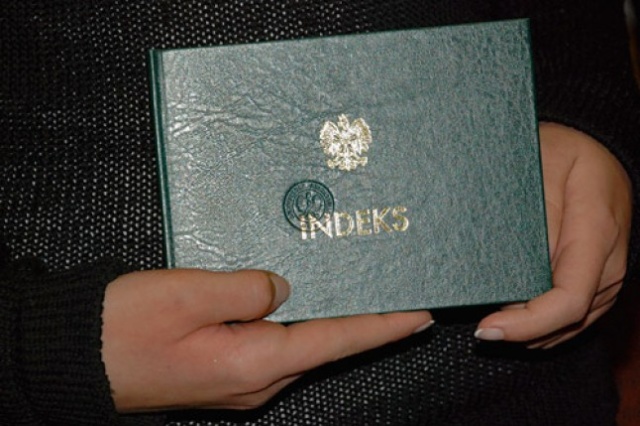 W Polsce jest za dużo ludzi z wykształceniem ogólnym, a za mało ze specjalistycznym - ocenił w Rozmowach pod krawatem Bogusław Liberadzki, europoseł SLD.