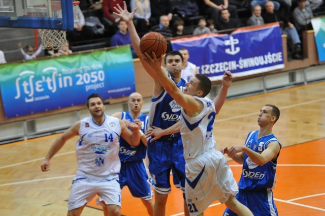 Derby Pomorza Zachodniego AZS-u Radex Szczecin ze Spójnią Stargard Szczeciński będą w środę wydarzeniem 27. kolejki I ligi.