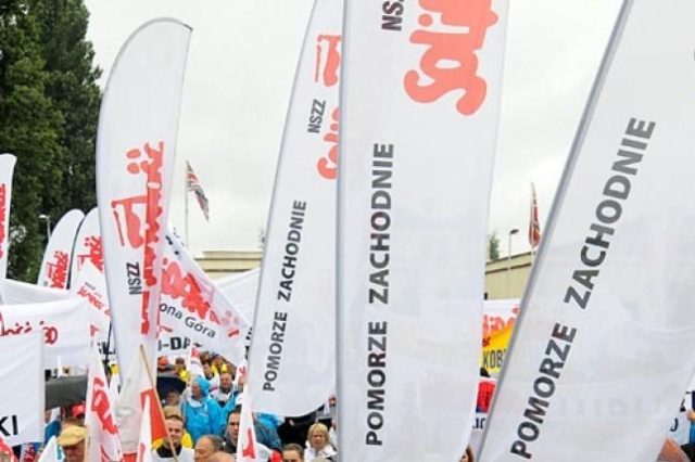 Solidarność szykuje pikietę przeciwko zapisom tzw. ustawy kryzysowej. Jej projekt zakłada, że firma będzie mogła liczyć na pomoc państwa, gdy odnotuje 20-procentowy spadek produkcji. Zdaniem związkowców, w praktyce żaden z zakładów nie będzie mógł skorzystać z pomocy publicznej, bo warunki są wygórowane.