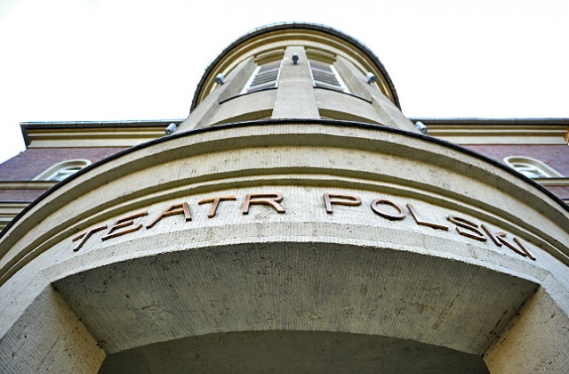 Pracowicie świętuje Międzynarodowy Dzień Teatru scena z ulicy Swarożyca w Szczecinie. O 19.30 rozpocznie się premiera sztuki Hanocha Levina Udręka życia.