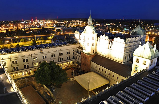 Propozycja dla dzieci i ich rodziców, którzy nie chcą siedzieć w świąteczną niedzielę po południu w domu. Bajki dla dzieci przygotował Teatr Bajto.