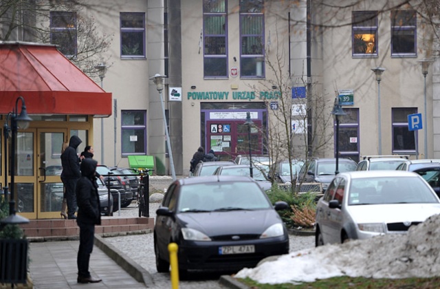 Umowy śmieciowe to margines - pisze Rzeczpospolita. Według dziennika, pracuje na nich 600 tys. osób. To niecałe 4 proc. wszystkich zatrudnionych.