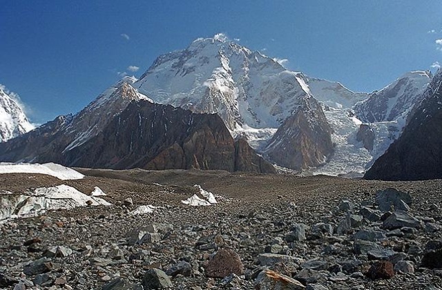 Pięcioosobowa komisja wyjaśni, co doprowadziło do śmierci dwóch polskich himalaistów podczas zejścia ze szczytu na pograniczu Chin i Pakistanu.