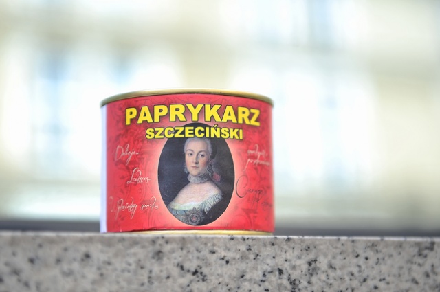Paprykarz szczeciński z podobizną carycy Katarzyny II, wideo, na którym imperatorka odwiedza współczesny Szczecin czy pocztówki i obrazy z jej wizerunkiem. To tylko niektóre z prac wykonanych przez studentów Akademii Sztuki. Uważają oni, że caryca może być jednym ze znaków rozpoznawczych stolicy Pomorza Zachodniego.