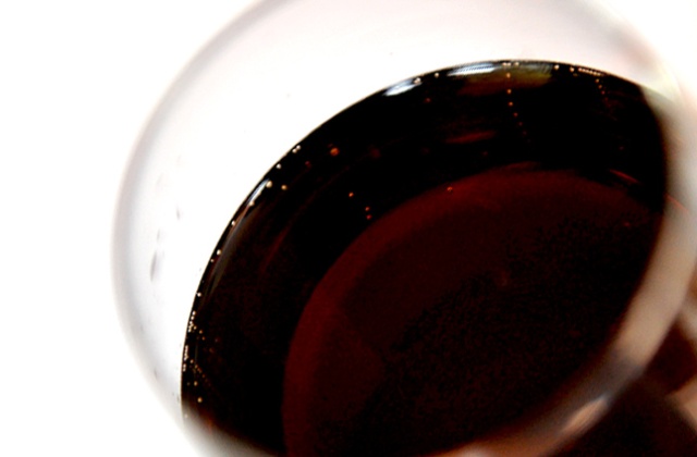 Na polski rynek wchodzi czarna woda mineralna z Kanady. Producent postanowił dodać do wody źródlanej pozyskany ekstrakt z najbardziej bogatych i najbardziej wartościowych złóż mineralnych.