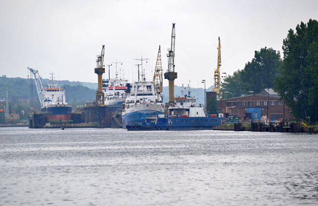Firma KSO nie wstrzymuje przygotowań do rozpoczęcia swojej inwestycji w Szczecinie, ale na plac budowy wejdzie dopiero wtedy, gdy zostanie podjęta decyzja o poszerzeniu strefy ekonomicznej - zdecydował większościowy udziałowiec KSO - firma Bilfinger.