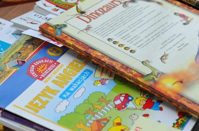 Ponad pół miliona uczniów może w nowym roku szkolnym dostać od państwa wyprawkę. Na dofinansowanie zakupu podręczników rząd przeznaczy około 180 mln zł - informuje Dziennik Polski.