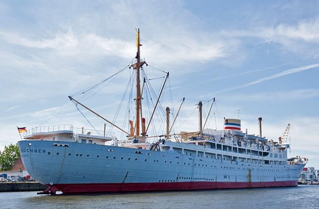 Niemiecki armator musi usunąć wrak statku z dna - taki wniosek przygotowuje Urząd Morski w Gdyni.