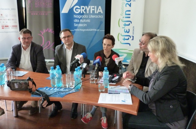 Spotkania autorskie, debaty literackie i kiermasz książek, a na deser nagroda dla najlepszej pisarki. Rusza II Festiwal Literatury Kobiet.