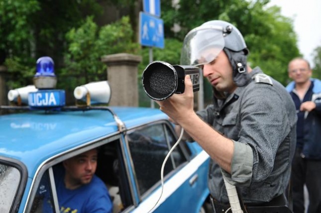 Musieli rozpoznać piosenkę z serialu lub scenę z filmu - w taki sposób zachodniopomorscy uczniowie testowali swoją wiedzę z PRL-u. W piątek brali oni udział w turnieju historycznym pod hasłem Szerokim gestem.