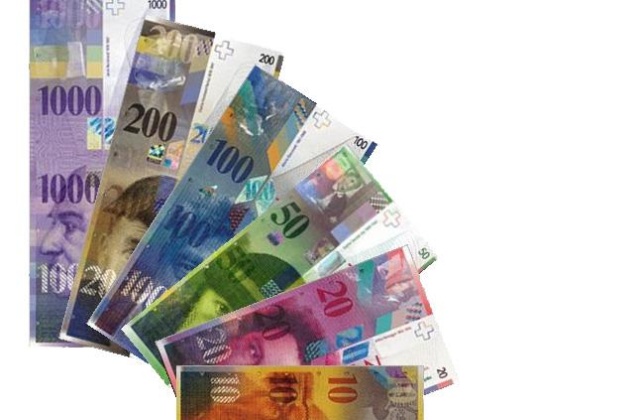 Narodowy Bank Szwajcarski zdecyduje w czwartek o kursie franka. Jego osłabienie oznaczałoby, że osoby spłacające kredyt w szwajcarskiej walucie płaciłyby raty niższe nawet o kilkadziesiąt złotych.