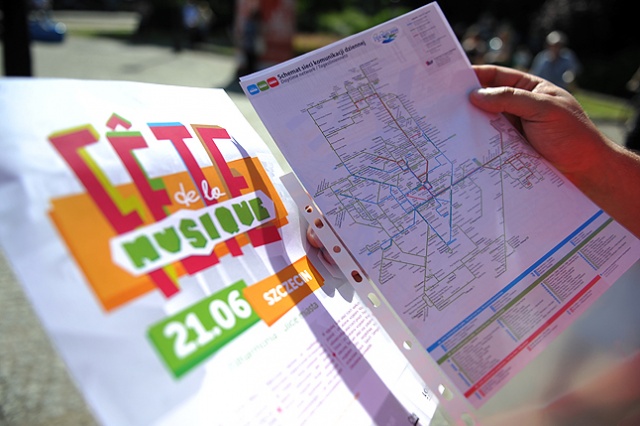 Szczecinianie wspólnie ze studentami Akademii Sztuki zagrają na garnkach, butelkach czy rurach. Wykonają dzieło pt. Symfonia modernizacyjna op 1, które zainauguruje oficjalnie projekt Akademia Zmienia Szczecin: modernizacja Pałacu pod Globusem i uświetni Międzynarodowy Dzień Muzyki.