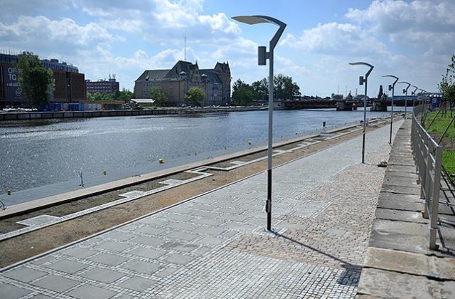 Bulwary nadodrzańskie w Szczecinie gotowe. Wykonawca prac zgłosił w magistracie zakończenie przebudowy nabrzeży. Teraz trwają odbiory techniczne i drobne poprawki.
