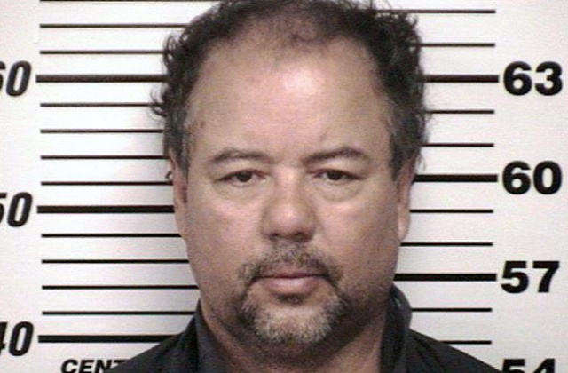 977 zarzutów usłyszał Ariel Castro - oskarżony o uprowadzenie, uwięzienie i wielokrotne gwałcenie trzech kobiet w Cleveland w Stanach Zjednoczonych. Mężczyzna po raz kolejny stanął przed sądem i nie przyznał się do winy.