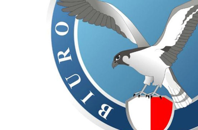Ochrona Prezydenta Polski, która nie powstrzymała na Ukrainie mężczyzny, gdy ten rozbił na marynarce Bronisława Komorowskiego jajko, nie zostanie ukarana - donoszą ogólnopolskie media.