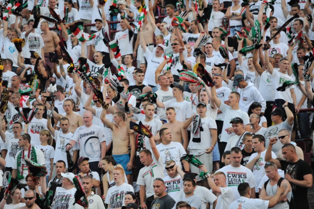 Kibice Pogoni, mimo decyzji wojewody zachodniopomorskiego o zamknięciu części stadionu im. Floriana Krygiera w Szczecinie, i tak przyjdą na najbliższy mecz. We wtorek Marcin Zydorowicz zamknął sektory, na których siedzą najbardziej zagorzali fani portowej jedenastki.
