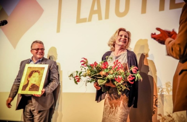 Gwiazdy, sławy ze szklanego ekranu, kultowe filmy i seriale, a także duże pieniądze do wygrania - to wszystko czeka w piątek na mieszkańców i turystów w Kołobrzegu. Odbywa się tam Sensacyjne Lato Filmów. Na miejscu jest też ekipa Radia Szczecin, która od rana nadaje ze specjalnego festiwalowego studia.