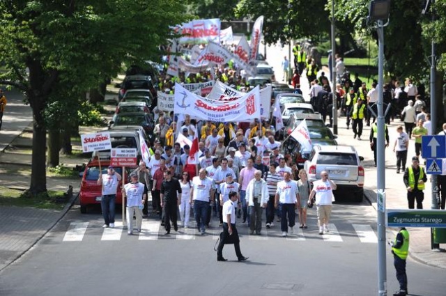 Nie ma żadnej, wartej skomentowania, inicjatywy ustawodawczej klubu PO, dotyczącej zmian w ustawie o związkach zawodowych - powiedział poseł PO Arkadiusz Litwiński.