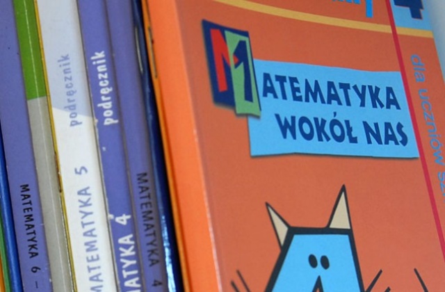 Już nie na dom ani samochód, a na szkolną wyprawkę. Przed pierwszym dzwonkiem banki oferują kredyty gotówkowe na zakup podręczników. Można pożyczyć 500, tysiąc a nawet dwa tysiące złotych. To opcja dla rodzin wielodzietnych.