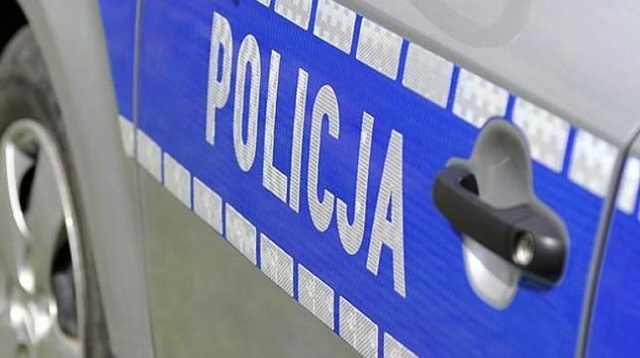 Kosą i siekierą bronił się przed eksmisją mieszkaniec Dąbrówki Górnej w województwie opolskim.